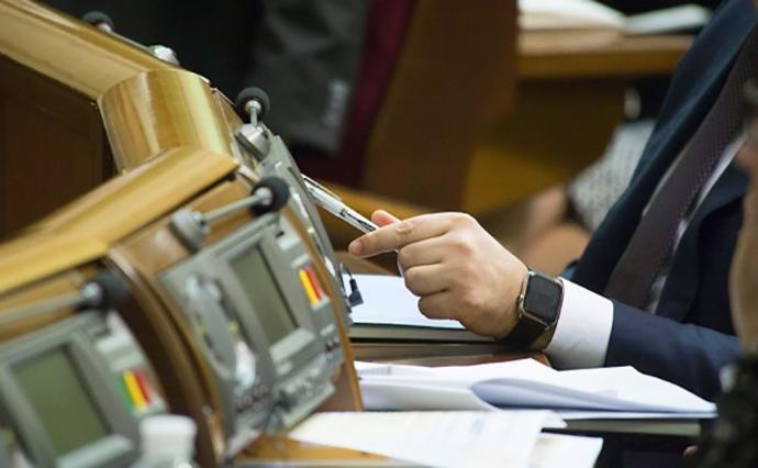 Парламент в первом чтении одобрил ликвидацию Нацкомфинуслуг