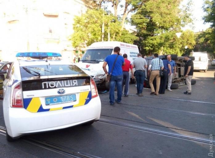 В Одесі в потрійній ДТП за участю поліції постраждали двоє осіб (ФОТО)