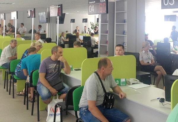 Более 300 услуг. В Киеве открылся первый сервисный центр МВД