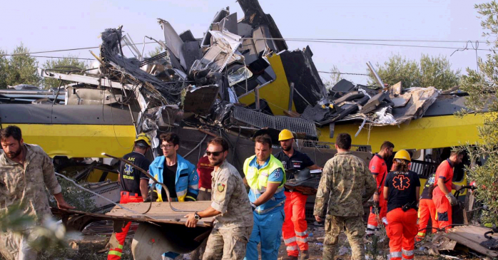 Зіткнення потягів в Італії: стали відомі нові деталі аварії, пошуки тривають