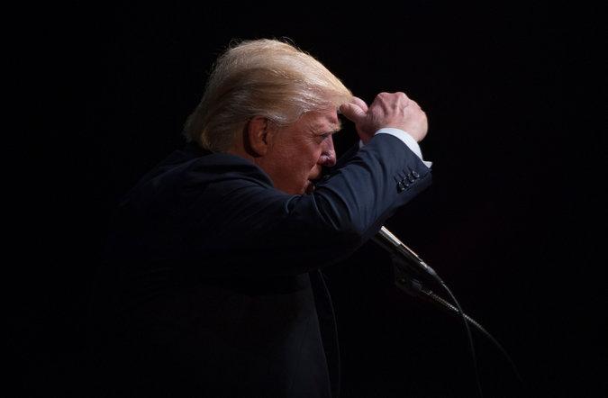 Рейтинги Клінтон і Трампа зрівнялися: американці не довіряють обом