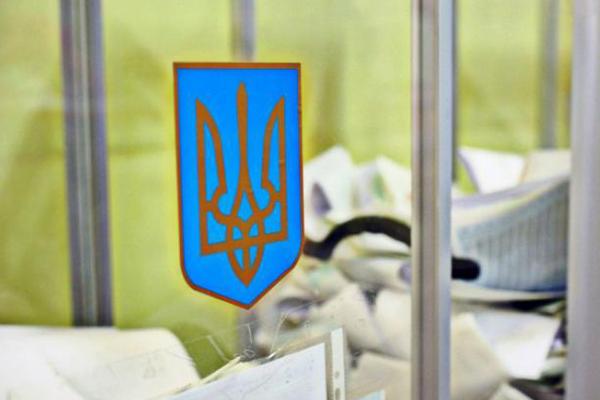 Довибори в Раду: на Луганщині через сторонніх не змогли відкрити виборчу дільницю