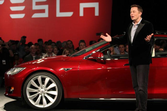 У Tesla взялися за перші в лінійці електровантажівку та автобус