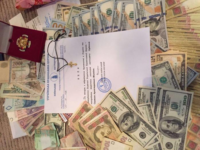 ГПУ показала гроші й документи, знайдені в будинку мера Бучі Федорука (ФОТО)