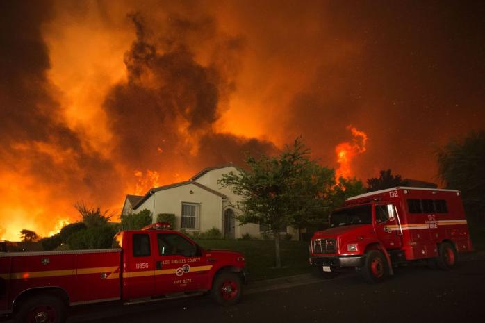 Лесные пожары в Калифорнии: особняки миллионеров оказались в зоне риска