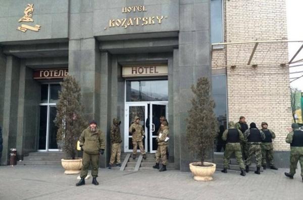 Військова прокуратура розслідує рейдерське захоплення готелю «Козацький» у Києві