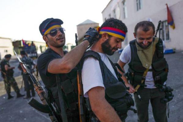 Двоє загарбників полку ППС в Єревані здалися поліції