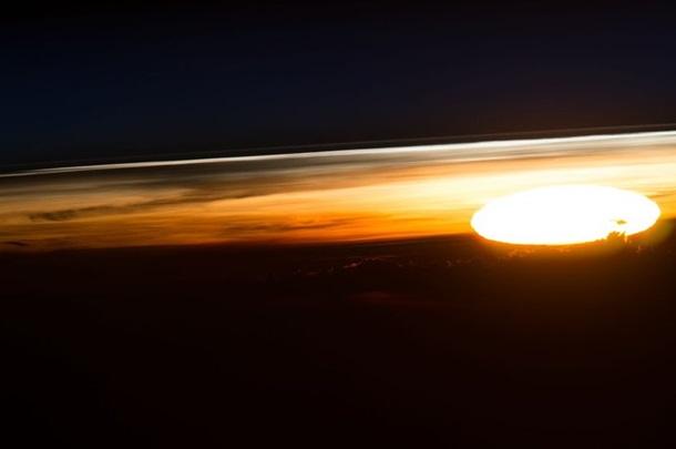 Астронавт показал лучшие фото с МКС за месяц (ФОТО)