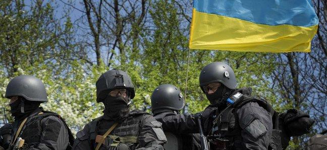 Порошенко перевел в усиленную боеготовность все силы возле Крыма и на Донбассе