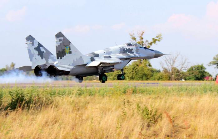 Міноборони показало тренування винищувачів МіГ-29 і Су-24 (ФОТО, ВІДЕО)