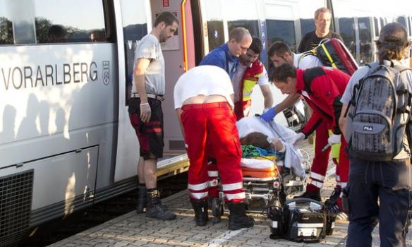 Ножевое нападение на пассажиров поезда в Австрии: двое ранены (ФОТО)