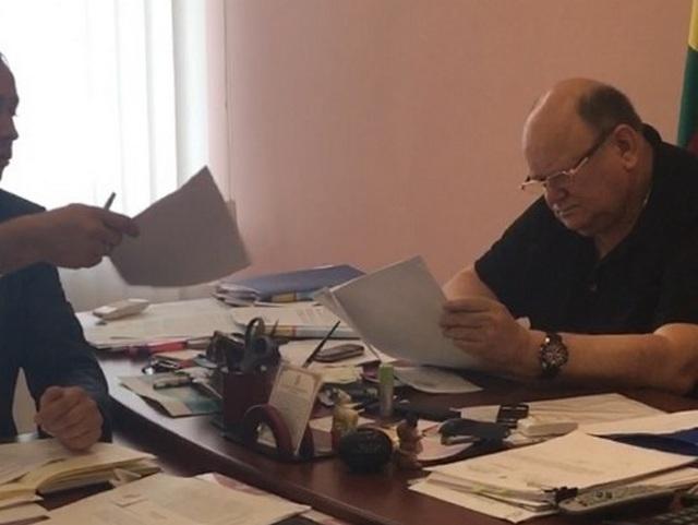 Прокурор вручил подозрение в терроризме мэру Торецка Слепцову