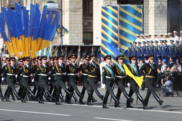 Марш і нова техніка: на Хрещатику відкрився парад до Дня Незалежності (ТРАНСЛЯЦІЯ)