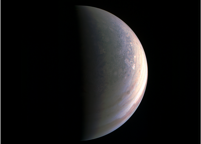 Зонд Juno сделал первые снимки Южного полюса Юпитера (ФОТО)
