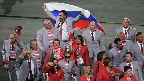 Паралімпійський комітет покарав білоруса, який ніс прапор России