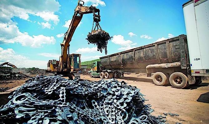 С сегодняшнего дня вывозить черный металлолом стало в три раза дороже