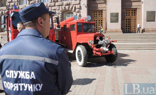В Киеве проходит выставка пожарных автомобилей (ФОТО)