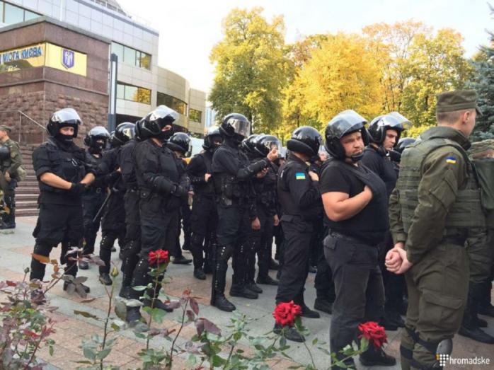 Сутички біля Апеляційного суду Києва: поліція відкрила справу