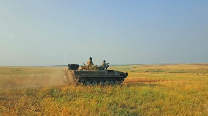 БМП задавила военного на полигоне в Черниговской области