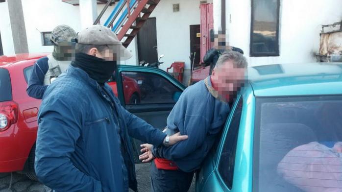 СБУ обнародовала фото и видео задержания украинца — шпиона ГРУ РФ в Ровно