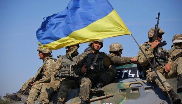 Украина почтила минутой молчания тысячи военных, погибших от агрессии РФ (ВИДЕО)