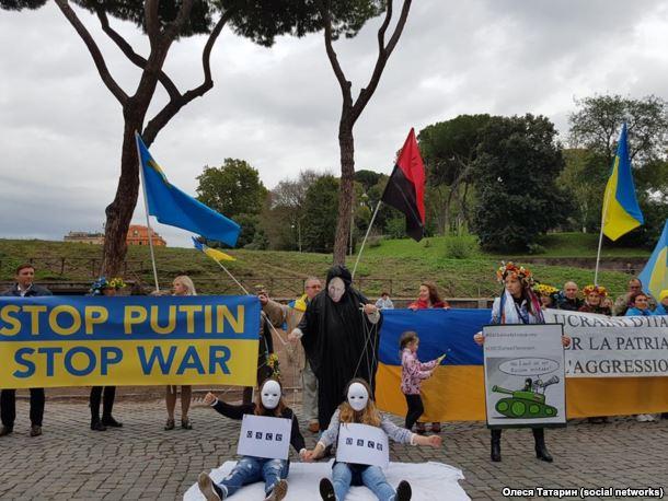 Жители 70 городов мира вышли на акцию «Стоп, Путин» (ФОТО)