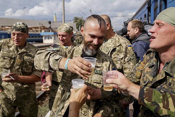 Рада налаштована штрафувати військовозобов’язаних і резервістів за пияцтво на зборах