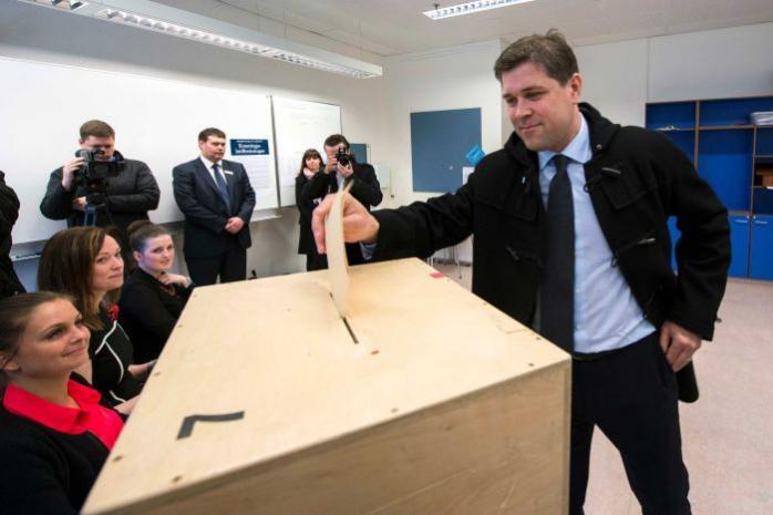 На парламентських виборах в Ісландії дозволили голосувати за мертвого кандидата