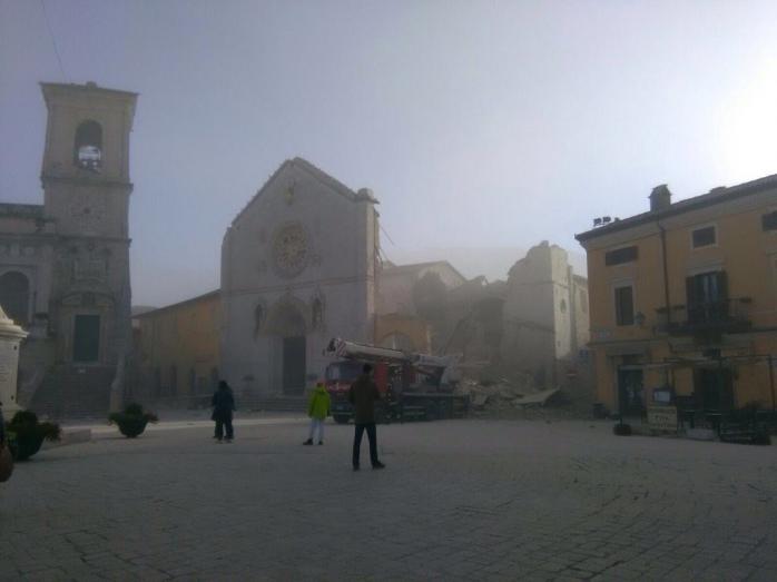 Италию всколыхнуло новое мощное землетрясение, продолжается эвакуация (ФОТО, ВИДЕО)