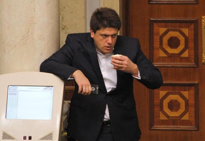 Суд запретил нардепу от БПП Виннику покидать Украину из-за долгов
