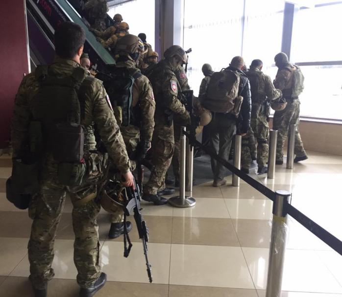У аеропорту «Бориспіль» пройшли навчання спецпідрозділів Нацполіції та Держприкордонслужби (ФОТО)