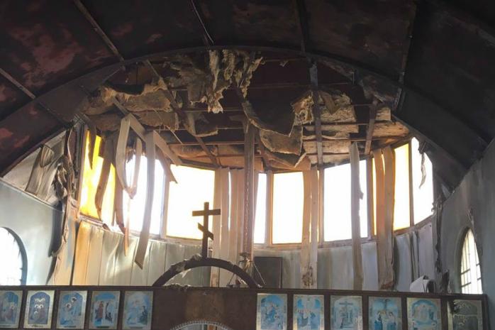 В Мариуполе подожгли церковь Киевского патриархата (ФОТО)