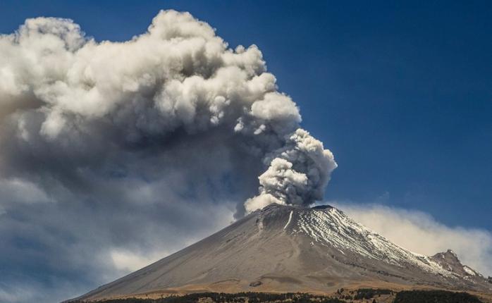 В Перу впервые одновременно извергаются два вулкана (ФОТО, ВИДЕО)