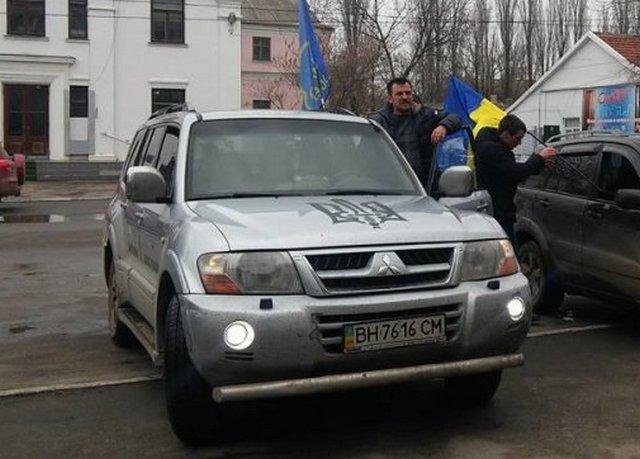 «Надоела ситуация в стране»: недовольный мужчина сжег машину лидера одесского Автомайдана (ВИДЕО)