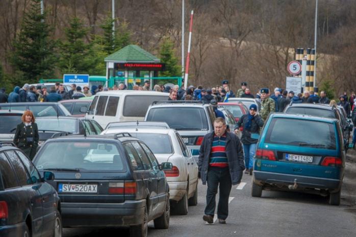 Водители блокируют уже три пункта пропуска на западной границе Украины