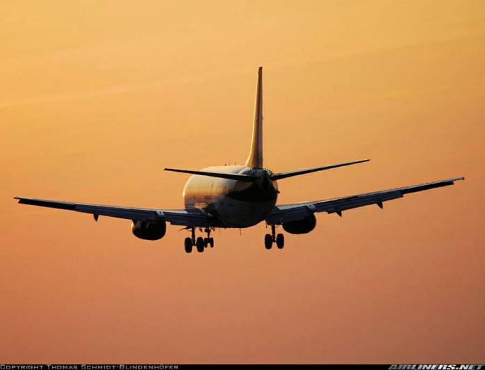 Пасажирський літак здійснив аварійну посадку в Дніпрі
