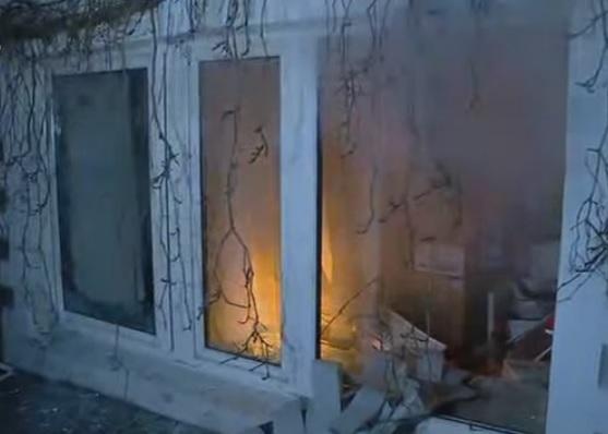 У центрі Києва підпалили офісну будівлю Медведчука (ВІДЕО)