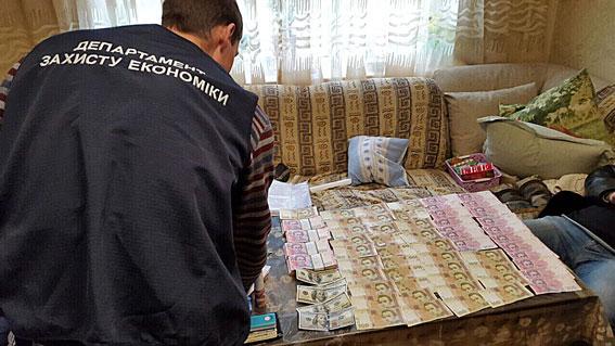 Киевских чиновников задержали за растрату 15 млн гривен