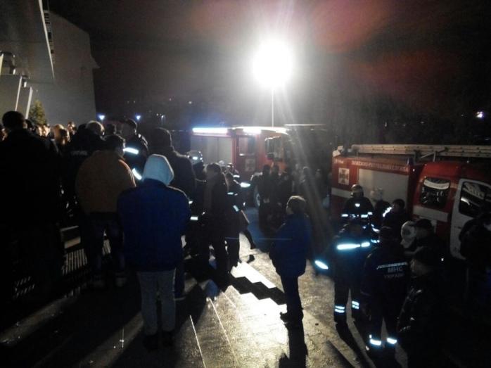 Во Львове загорелся развлекательный центр, есть пострадавшие
