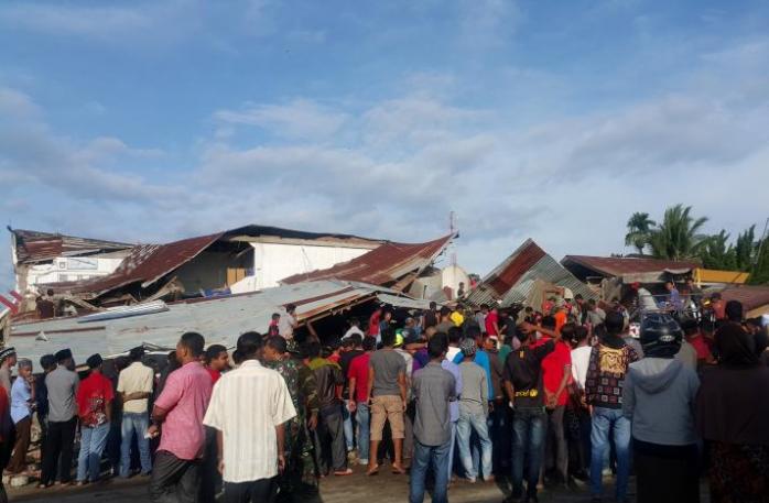 В Индонезии произошло мощное землетрясение: не менее 25 погибших (ФОТО)