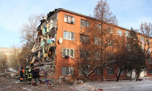 Поліція спростувала версію про вибух в зруйнованому гуртожитку в Чернігові