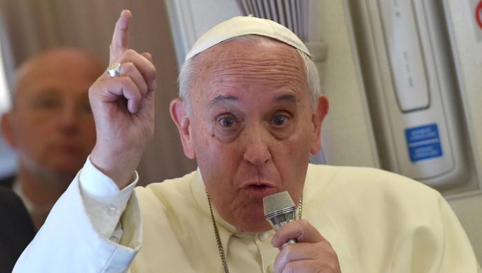 Папа Римский помиловал осужденного за утечку секретных документов священника