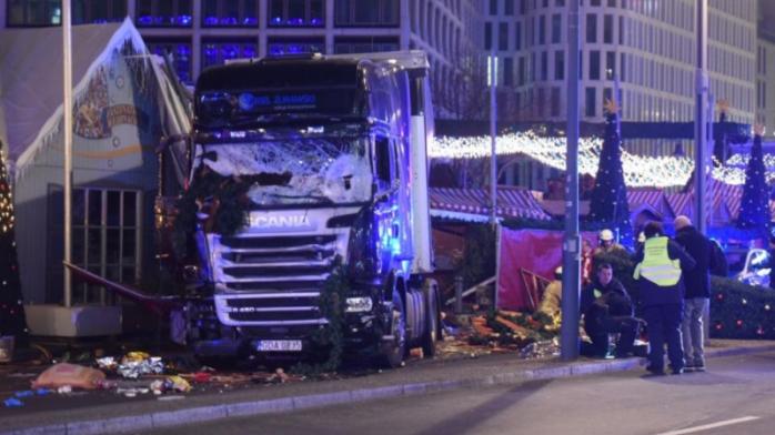 После теракта в Берлине на улицы Будапешта вывели бронетехнику (ФОТО)