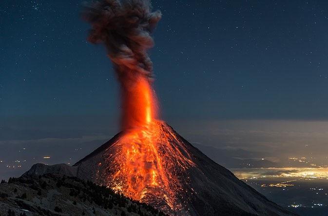 У Мексиці прокинувся «вогняний вулкан» Коліма (ВІДЕО)