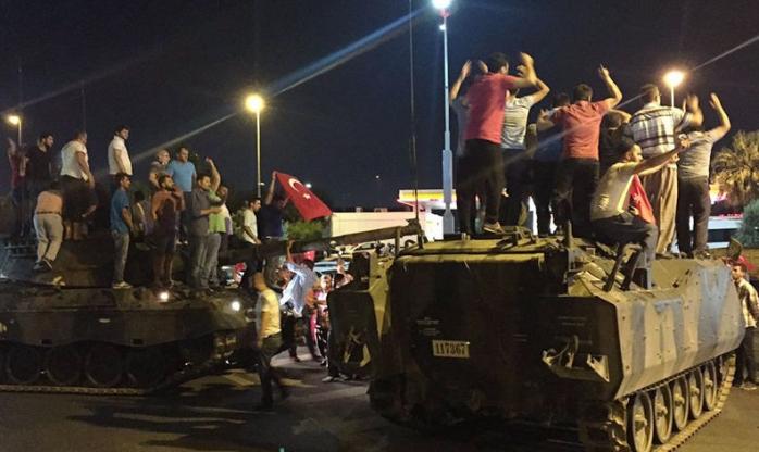 В Турции выданы еще 45 ордеров на арест по делу о попытке переворота