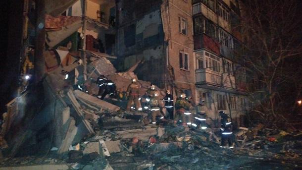 В результате обрушения дома в Казахстане погибли девять человек
