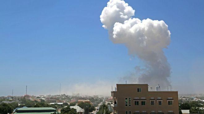 В столицах Ирака и Сомали прогремели взрывы, есть жертвы