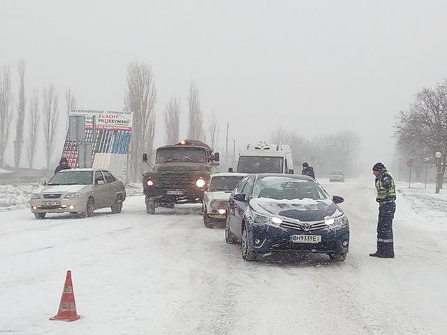 Через негоду рух транспорту обмежили вже в шістьох областях України