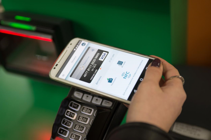 В НБУ не исключают возможность дистанционной кражи мошенниками средств с бесконтактных карточек