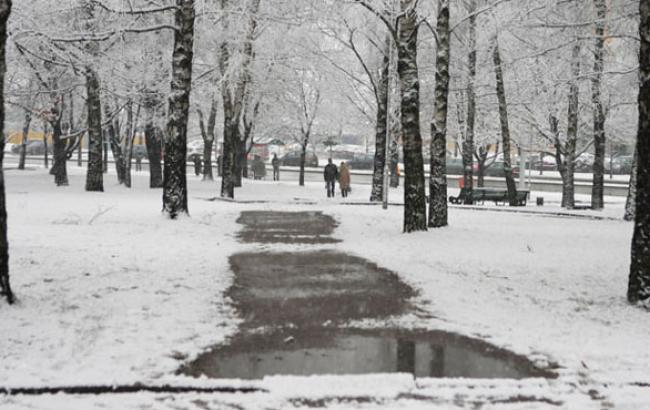Синоптики обіцяють сніг в більшості областей України